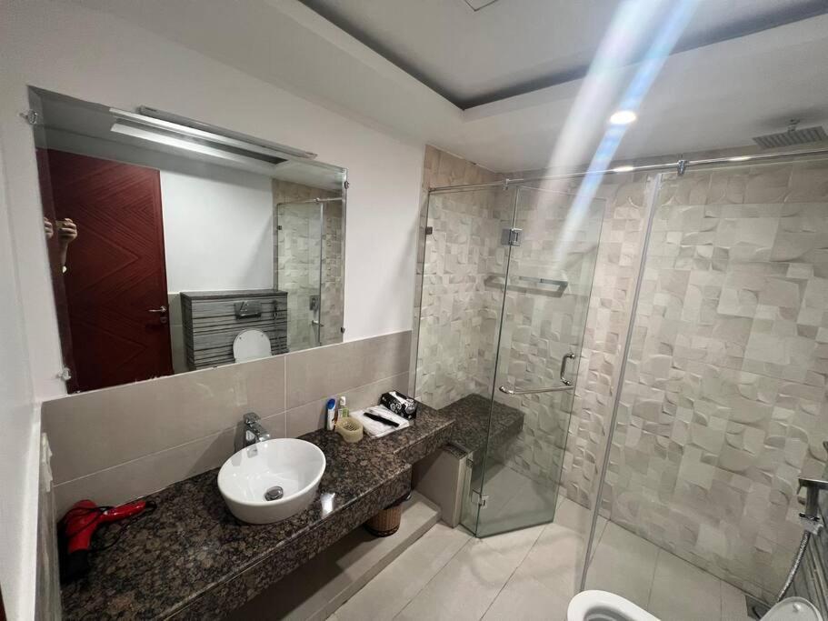 Sunset Luxury Gold Crest Mall Residency ラホール エクステリア 写真