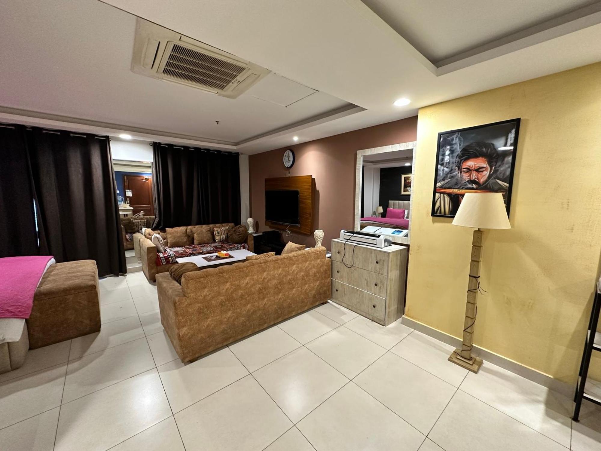 Sunset Luxury Gold Crest Mall Residency ラホール エクステリア 写真